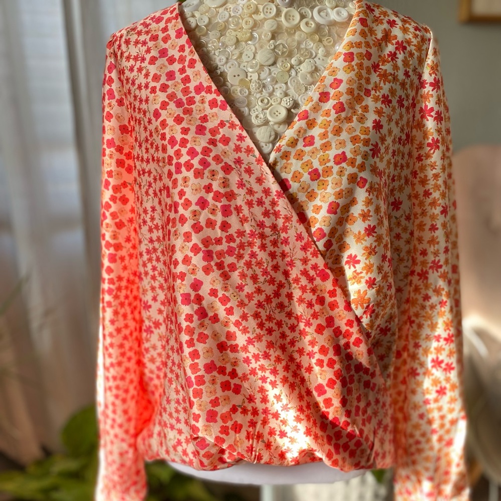 Honey Punch Deep Plunge Spring Blouse Size Small